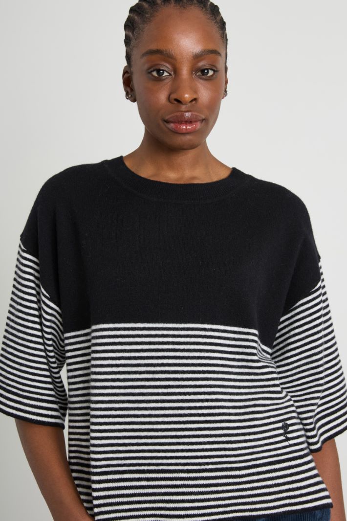 Wool sweater with embroidery Intrend - 4