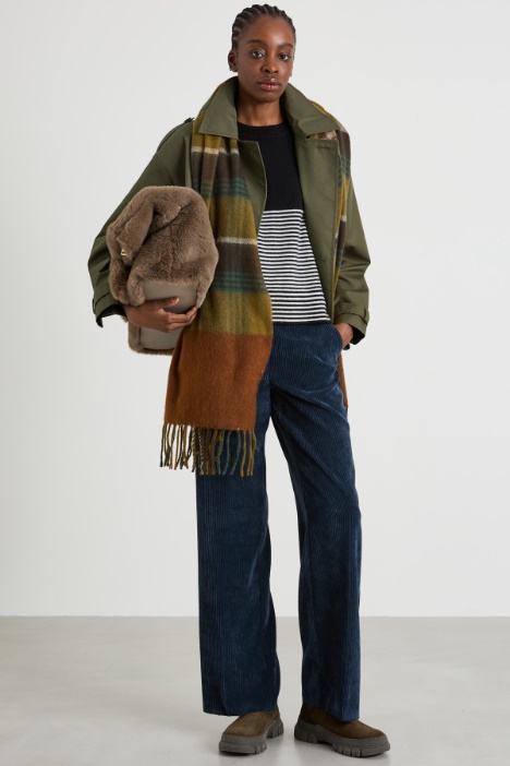 Wool sweater with embroidery Intrend