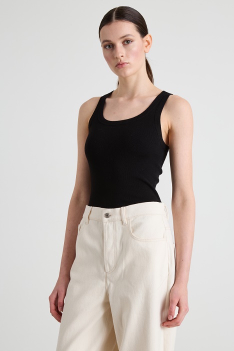 Slim-fit ribbed top Intrend