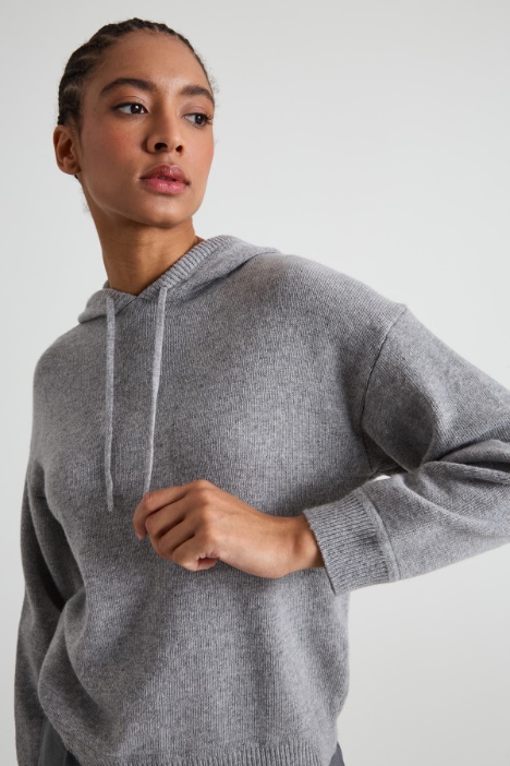 Maglia con cappuccio