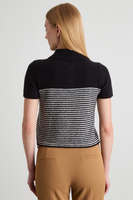 Maglia cropped stile polo