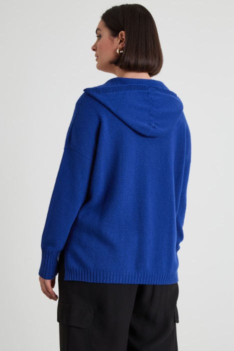 Maglia dritta con cappuccio