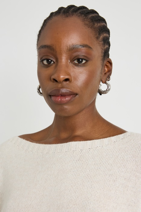 Maglia con scollo a barchetta