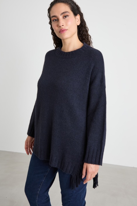 Sweater with fringes at the bottom Intrend