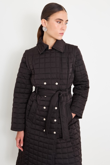 Abrigo acolchado con cinturón