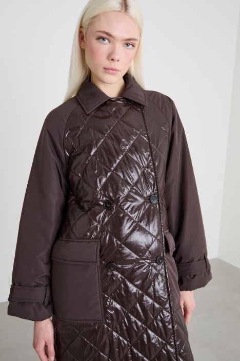 Abrigo largo acolchado con cinturón