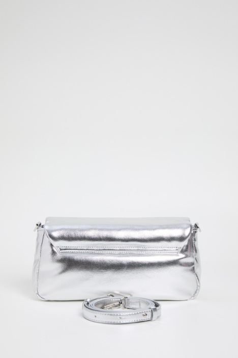 Bolso con asa trenzada