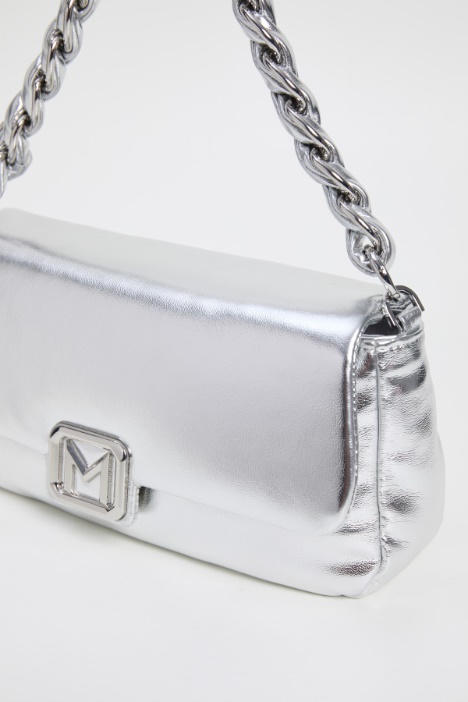 Bolso con asa trenzada