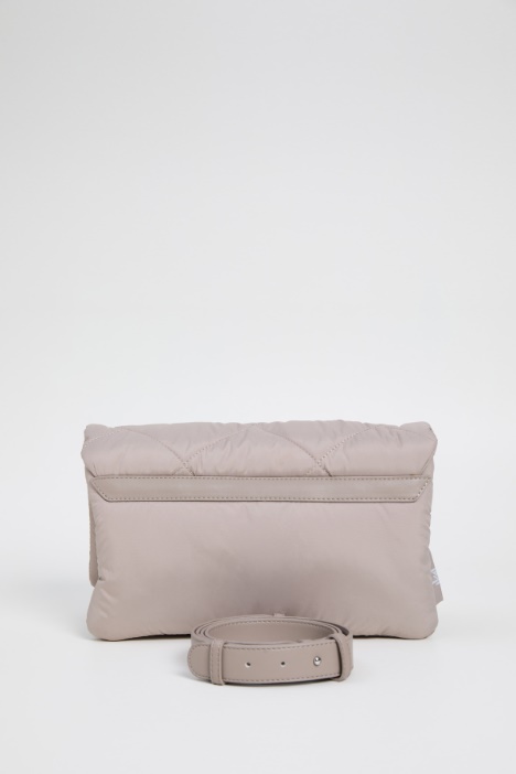 Bolso acolchado con compartimentos