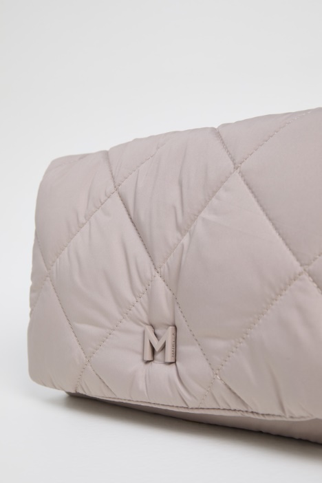 Bolso acolchado con compartimentos