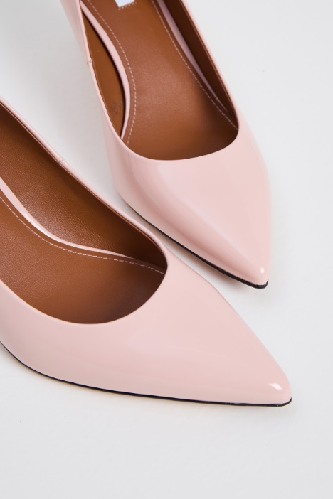 Décolleté in vernice