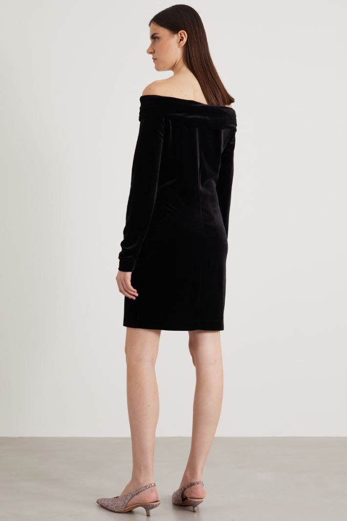 Off-the-shoulder velvet dress Intrend - 3