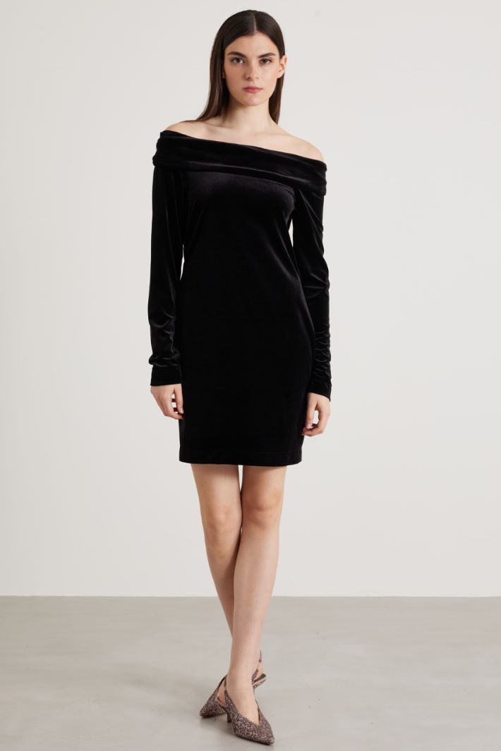 Off-the-shoulder velvet dress Intrend - 2