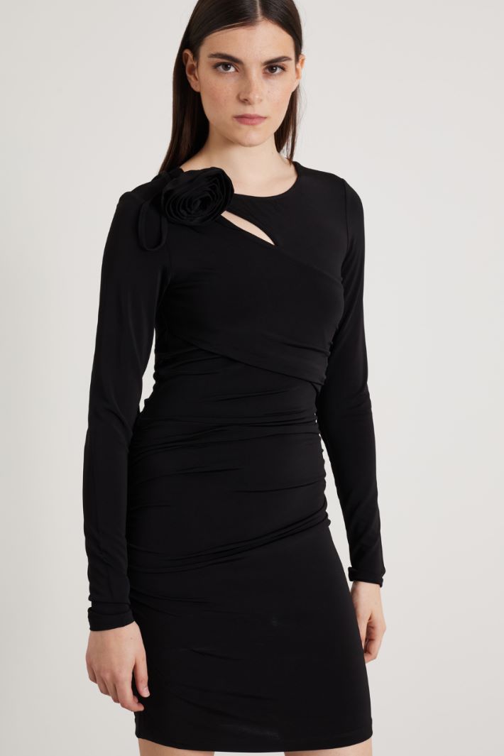 Flower brooch-embellished dress Intrend - 2