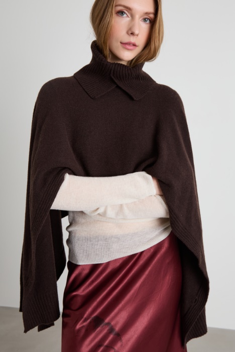 Poncho corto en mezcla de lana
