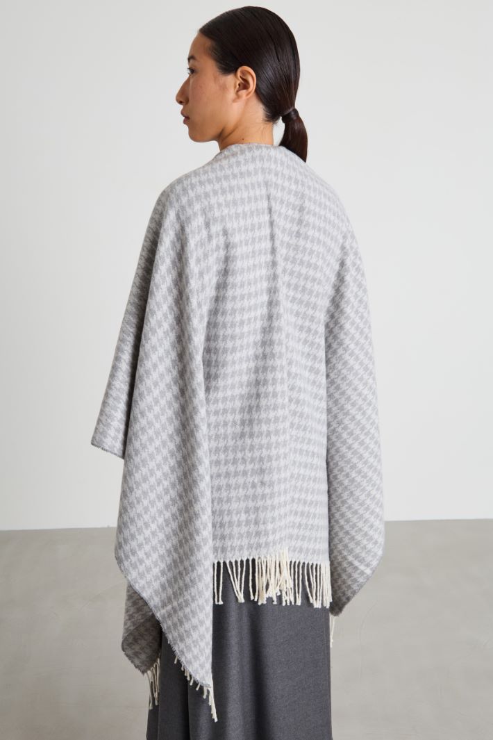 Poncho in yarn-dyed fabric Intrend - 2