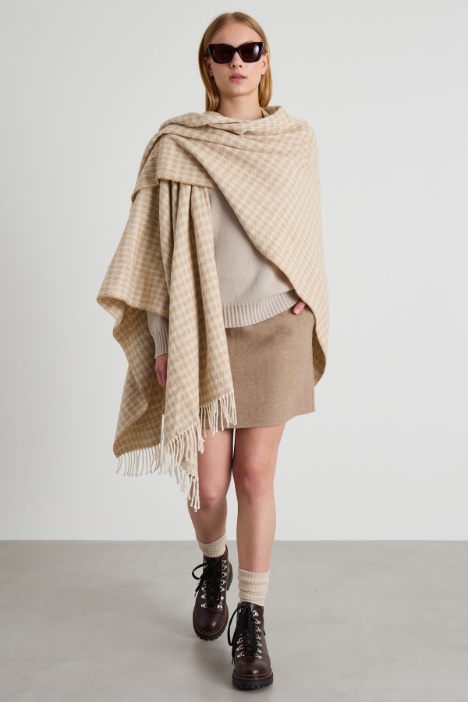 Poncho in yarn-dyed fabric Intrend