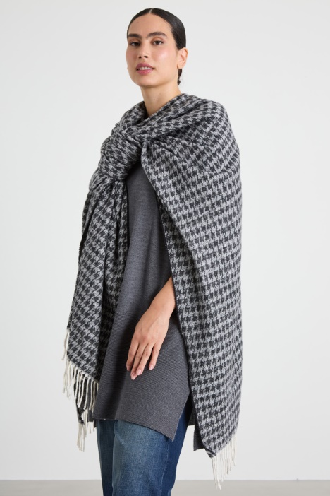 Poncho de tejido teñido en hilo