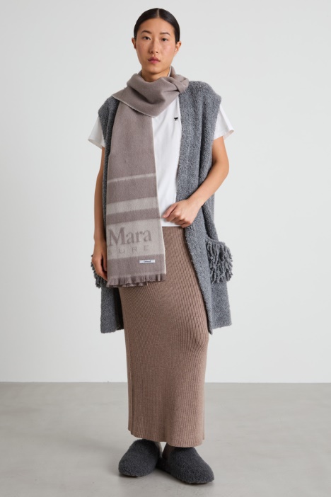 Bouclé yarn gilet Intrend
