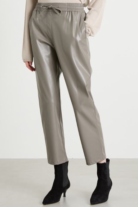 Pantaloni jogger in similpelle