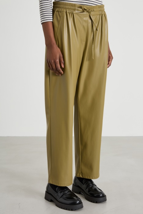Pantaloni jogger in similpelle