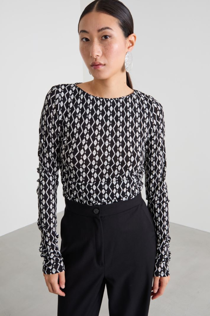 T-shirt con arricciatura Intrend