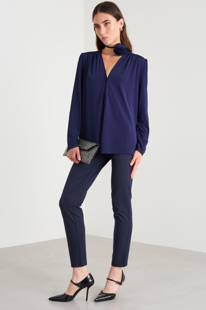 Blusa con nastro a fiore Intrend - 3