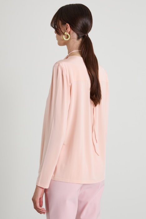 Blusa con nastro a fiore