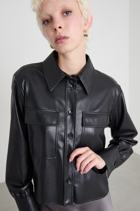 Camisa de piel sintética