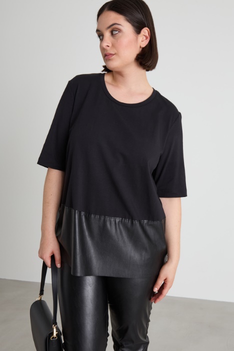 T-shirt con fondo in similpelle Intrend