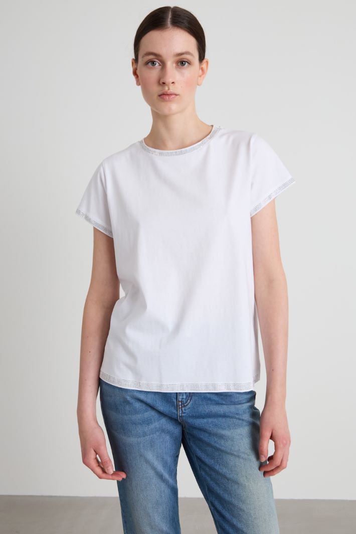 T-shirt con ricamo di strass Intrend