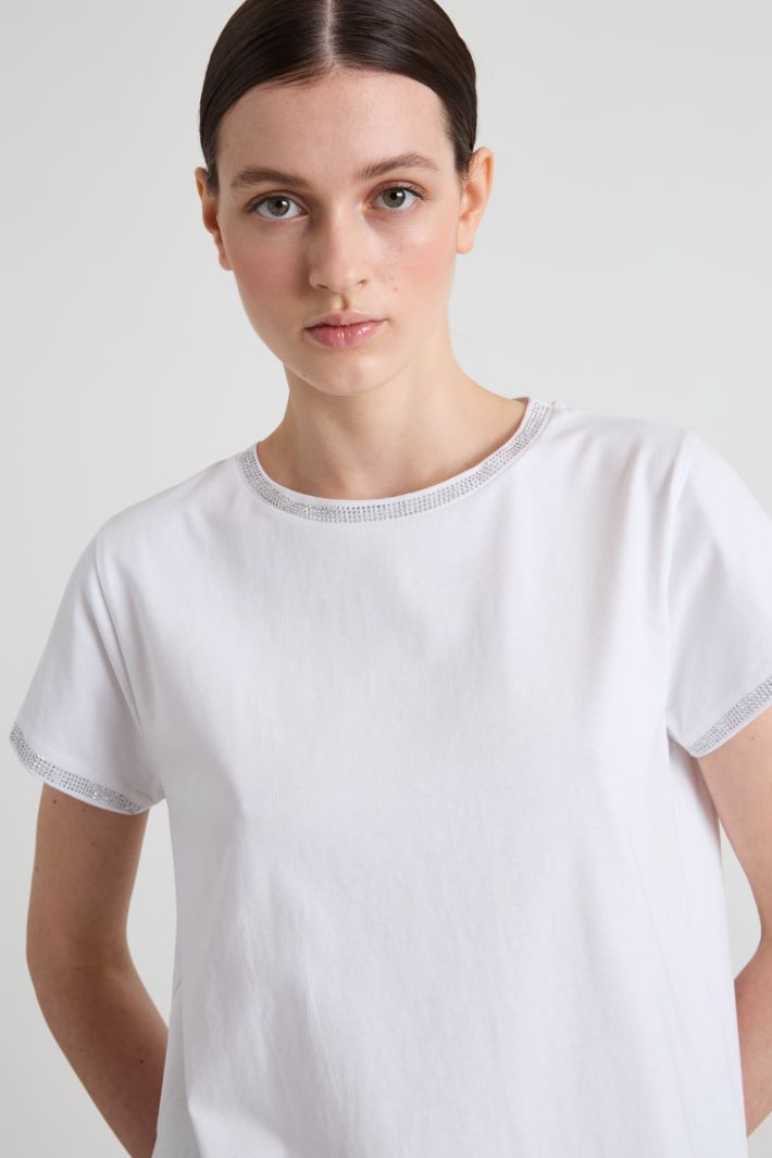 T-shirt con ricamo di strass Intrend - 4
