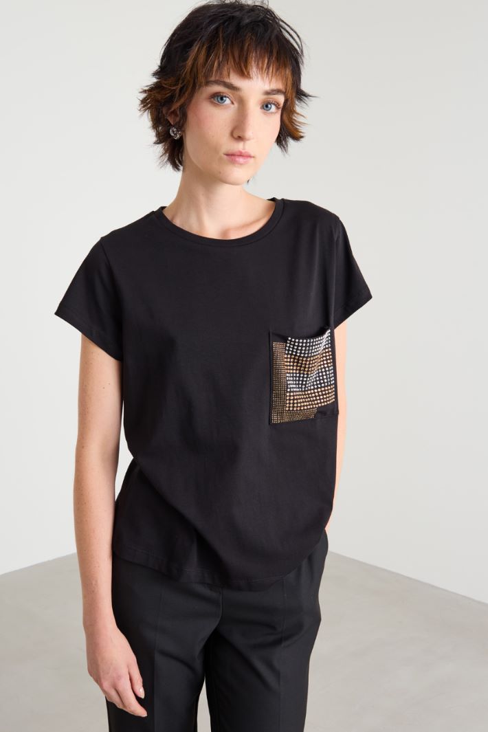 T-shirt con ricamo di strass Intrend