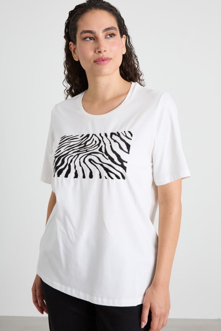 T-shirt con ricamo Intrend