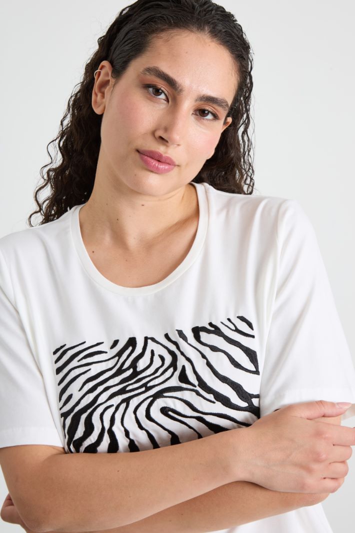 T-shirt con ricamo Intrend - 4