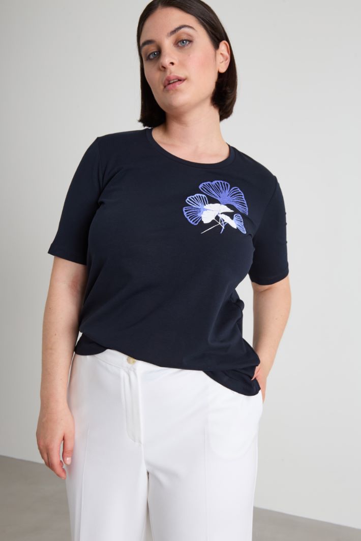 T-shirt con ricamo Intrend