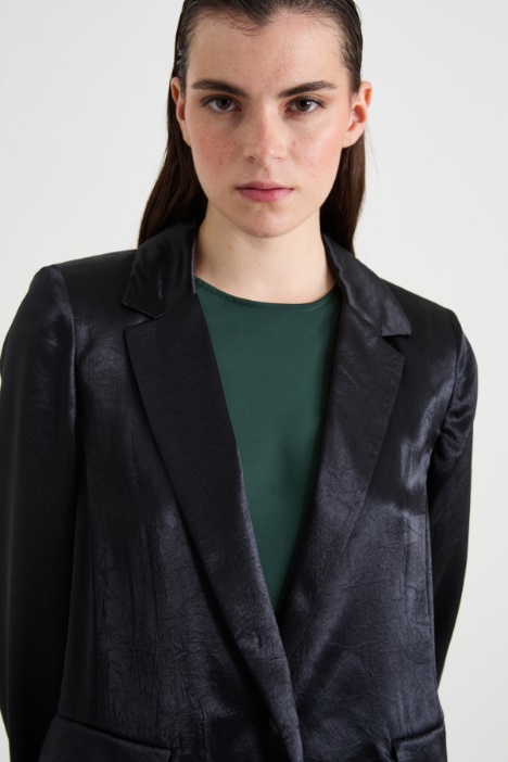 Blazer de satén deconstruido