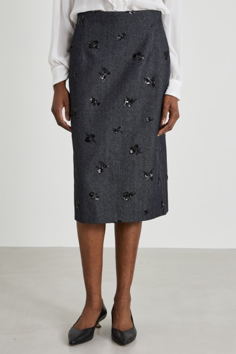 Gonna in denim con ricami