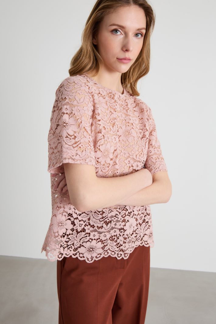 Crew neck lace top Intrend