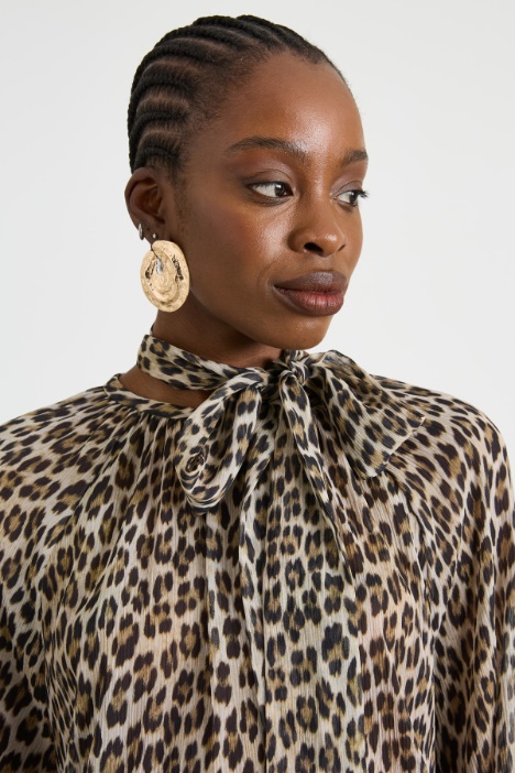 Blusa in creponne con foulard