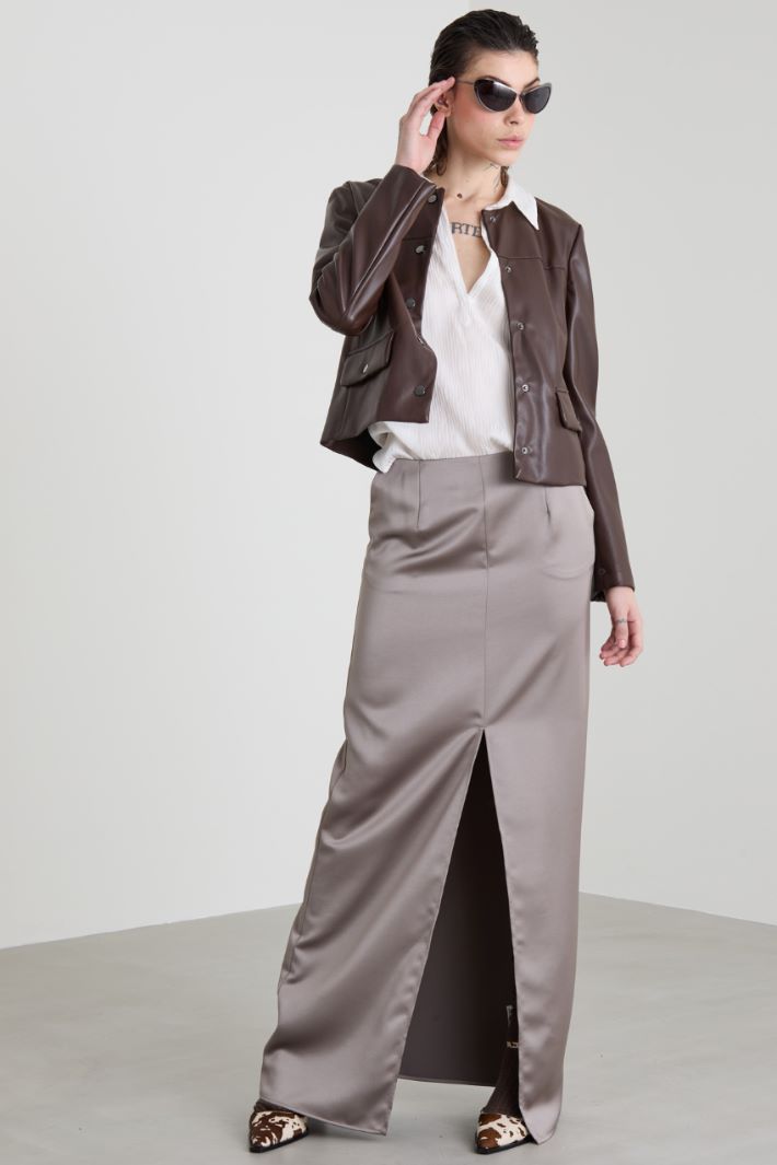 Blusa con apertura a V Intrend