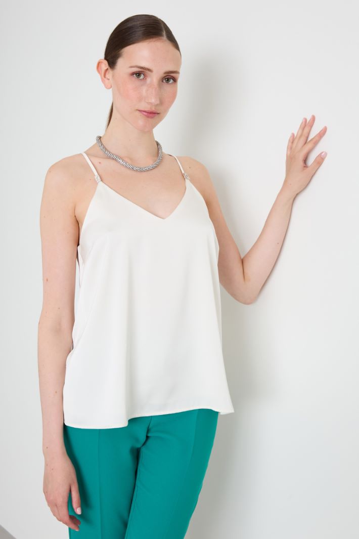 Top in raso con dettagli gioiello Intrend