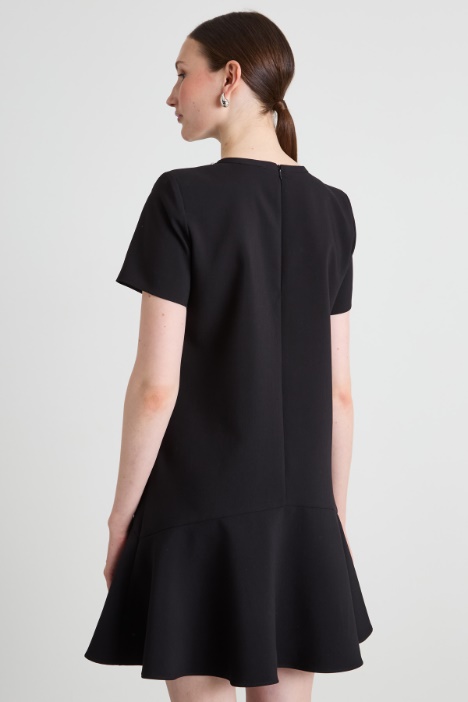 Vestido corto con volante