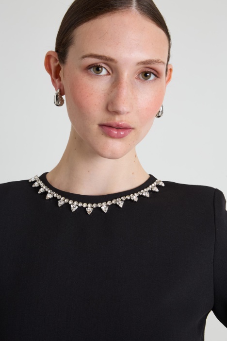 Vestido corto con volante