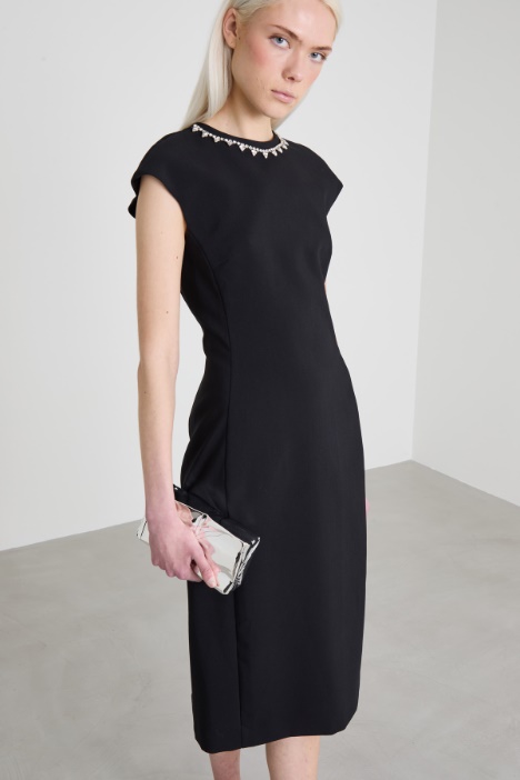 Abito a tubino con cristalli