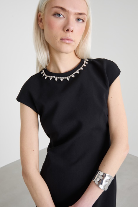 Abito a tubino con cristalli