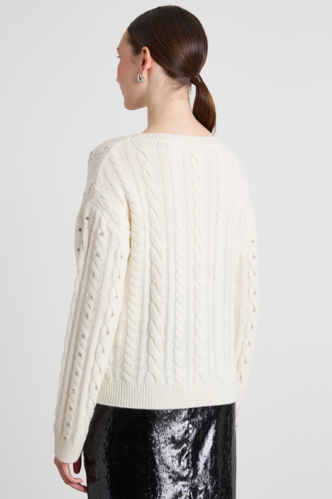 Maglia con trecce e strass