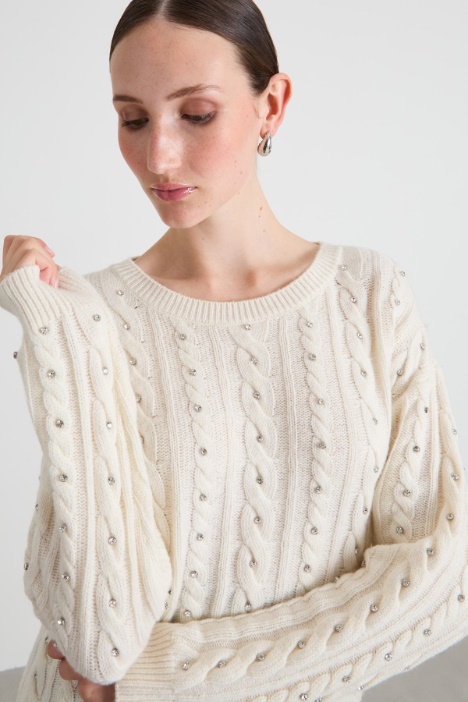 Maglia con trecce e strass