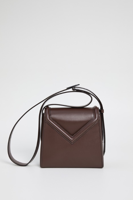 Bolso bandolera con solapa moldeada