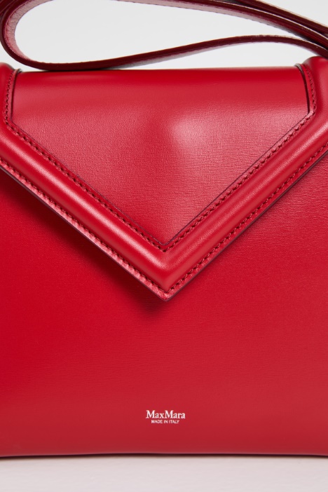 Tracolla con patta sagomata